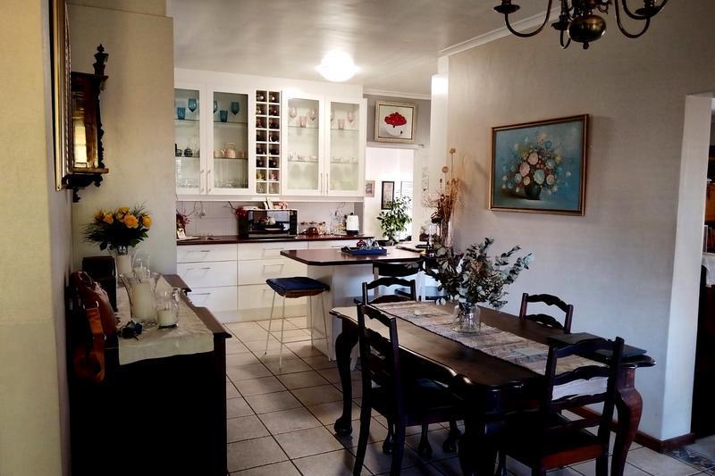 4 Bedroom Property for Sale in Peerless Park East Western Cape